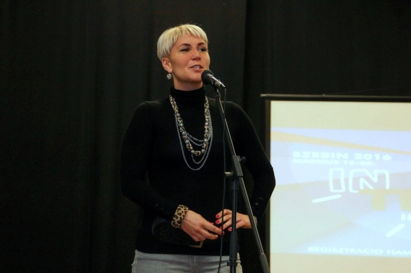 Beszéd a mikrofonba