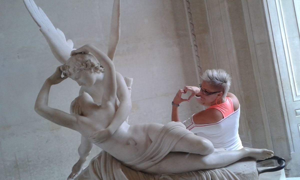 Nóri az Amor et Psyché szoborral